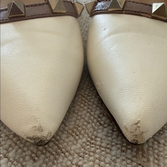 Valentino Women's Cream Rockstud Flats - Picture 10 of 11